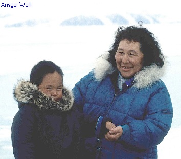 Inuit grandmother and grandchild, Nunavut, Ansgar Walk, creative commons license, wikipedia
